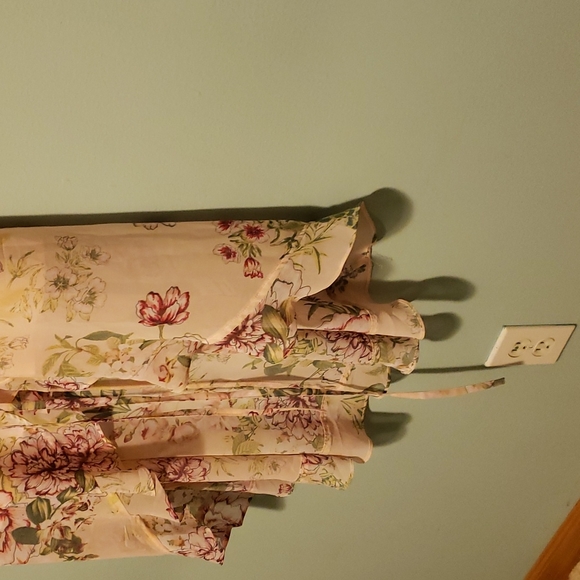 Nwt. Stunning, gorgeous dress. High low. Ruffles. Very feminine. Elastic waist - Picture 7 of 16